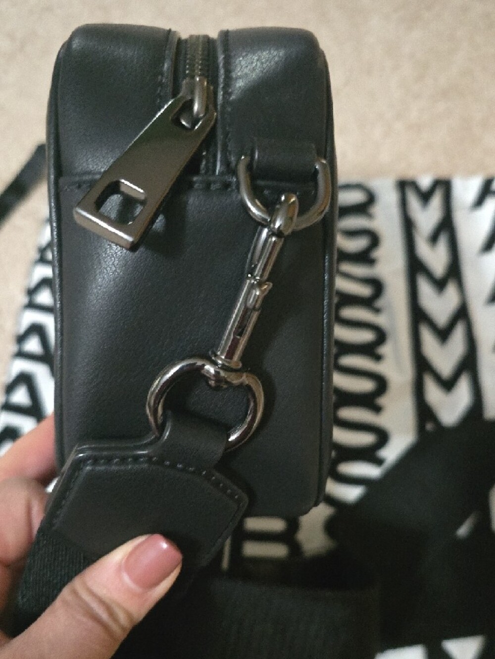 Authentic Original Marc Jacobs Black Leather Camera Logo Bag Dust Bag Included - Picture 5 of 7